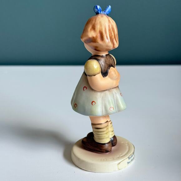 Vintage Hummel 4" Figurine "Two Hands, One Treat" TMK‎ 7 #493 Girl C1 - Picture 3 of 5